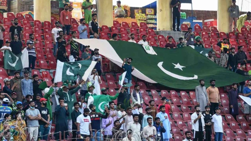 ৪০ রান নিয়ে জয়, পাকিস্তানে ভাঙল ২৩২ বছরের রেকর্ড