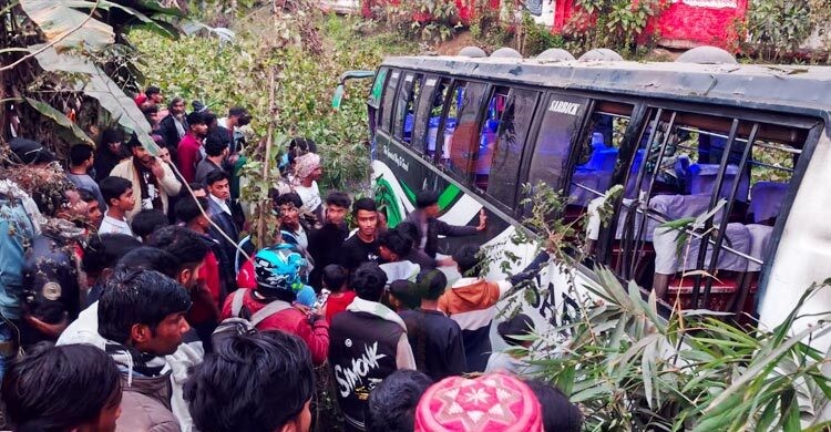 মাদারীপুরে বাস দুর্ঘটনায় নিহত - ৭
