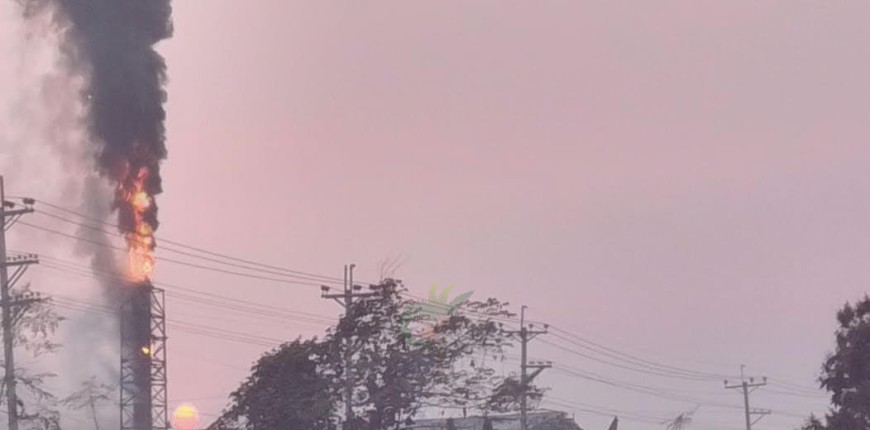 যশোরের আফিল অটো ব্রিকসে আগুন  পুড়ে গেছে এক শেডের সব মেশিনারীজ:দুই ঘন্টা চেষ্টার পর নিয়ন্ত্রণে