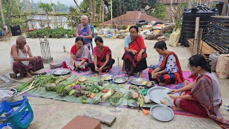 পাহাড়জুড়ে মূল বিজুর ‘পাঁজন’ উৎসব, চলছে আপ্যায়ন