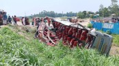 ঢাকা-টাঙ্গাইল মহাসড়কে যাত্রীবাহী হানিফ পরিবহন খাদে, গুরুতর আহত ১৭